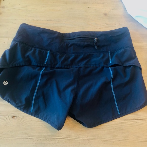 Lululemon size 4 Navy Speed Up 2.5 inseam - Picture 2 of 6